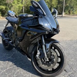 Yamaha R1 model 2023